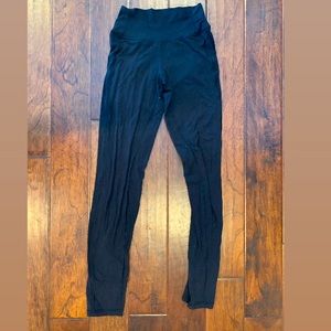 Lululemon Size 4 Black Pant